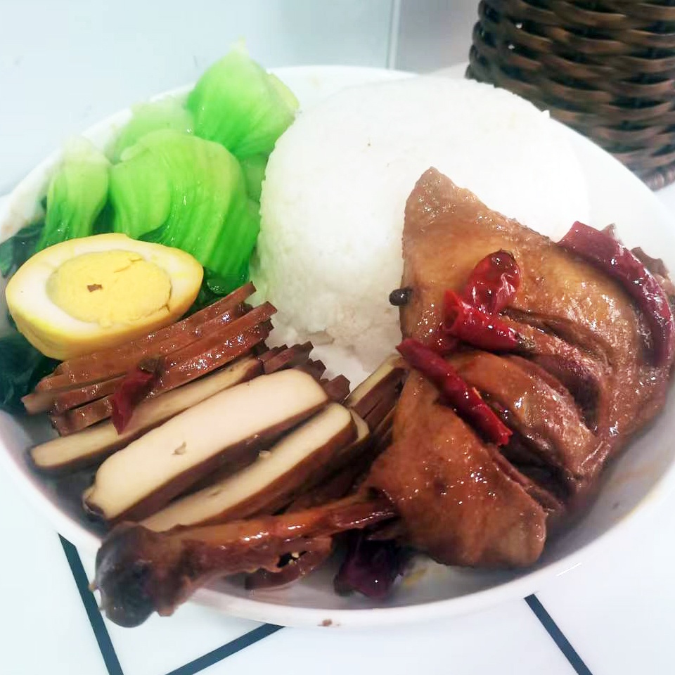 回香卤鸭腿套饭