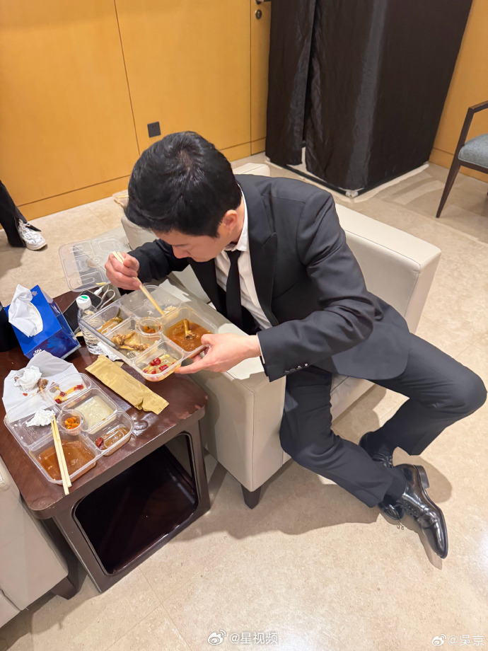 消失的厨房与失语的人